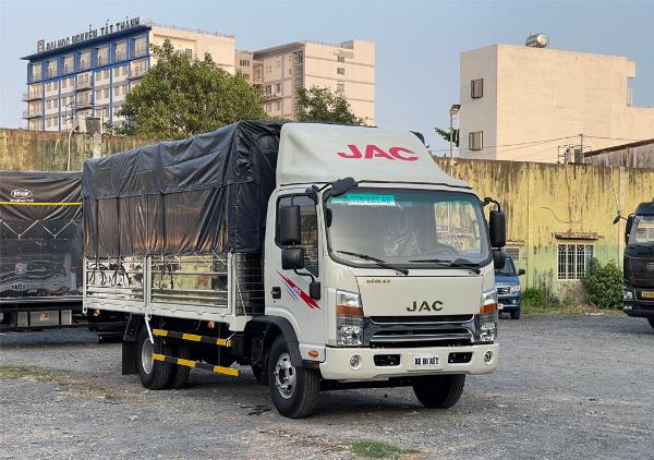 XE TẢI JAC  N650 E5 THÙNG MUI BẠT 5M2 (6.800 KG)