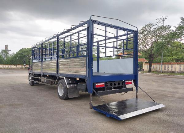 XE TẢI JAC N900 THÙNG BẠT BỬNG NÂNG (8.900 KG)